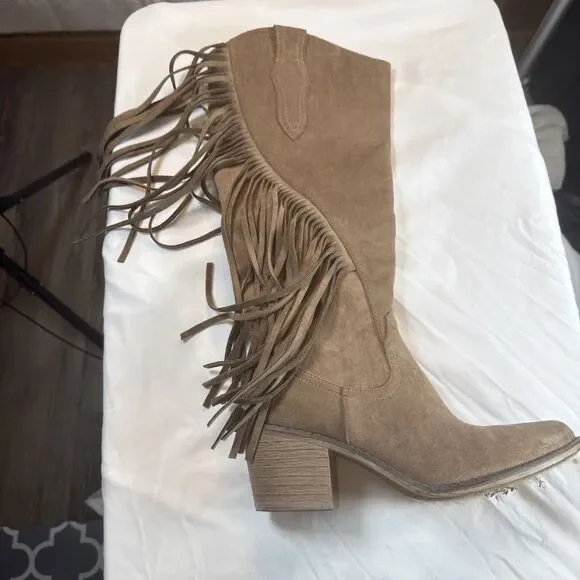 Pierre Dumas Light Brown Knee High Boots With Fringe Size 7 1/2 Medium Preowned - Picture 2 of 16